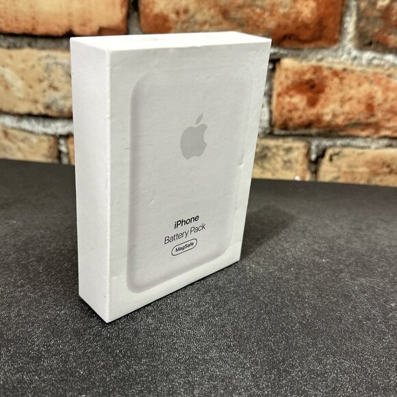 Apple MagSafe Battery Pack For IPhone MJWY3AM/A Model A2384 W/ Box - Picture 2 of 5